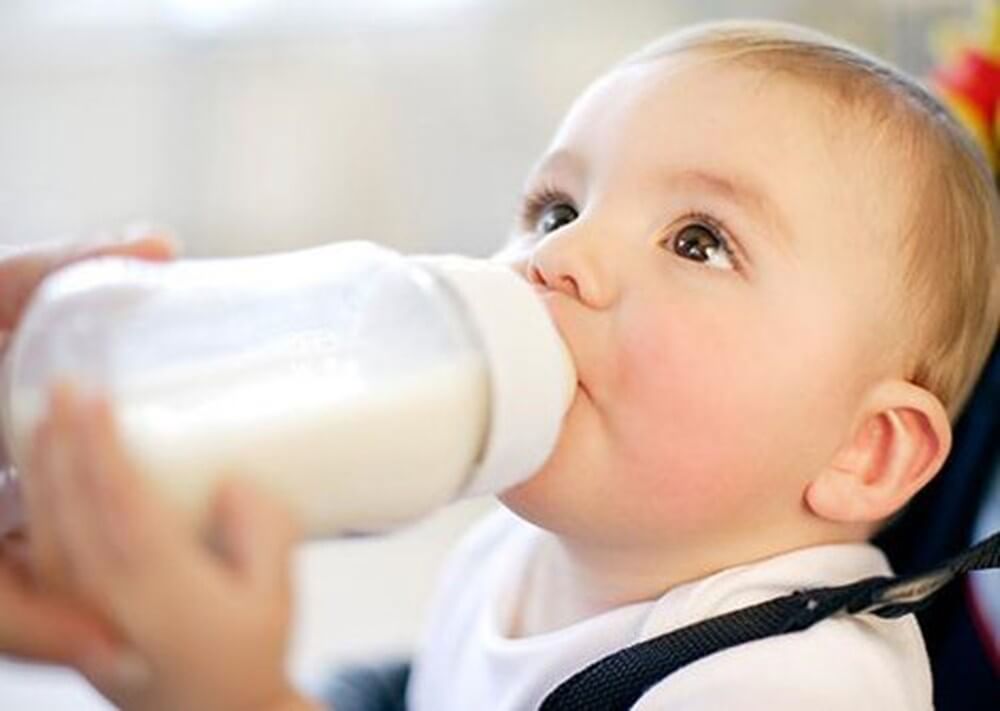 Không phải cho trẻ uống sữa khi nào cũng tốt