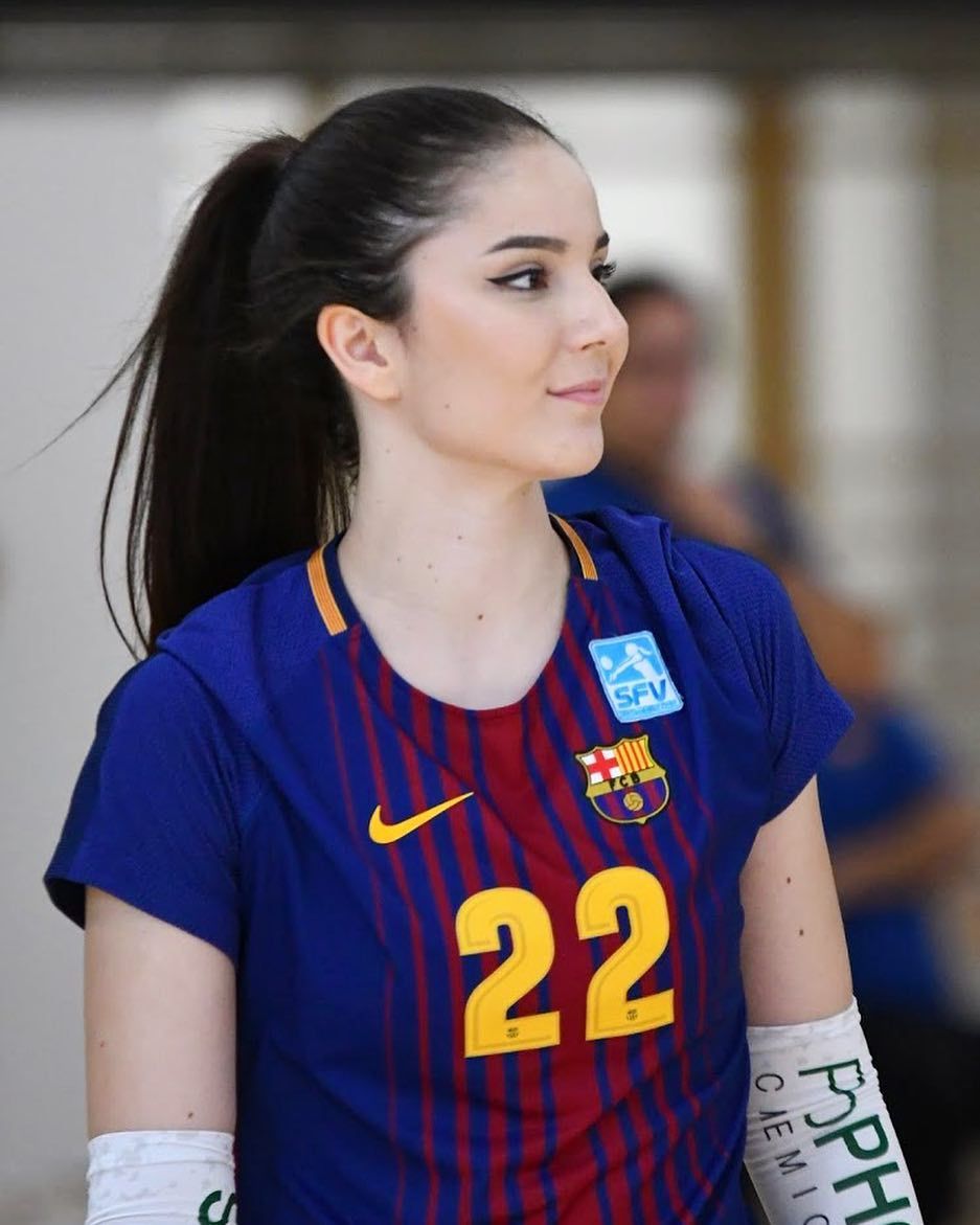 Klara Perić là nữ vận động viên bóng chuyền sở hữu nhan sắc vô cùng ngọt ngào
