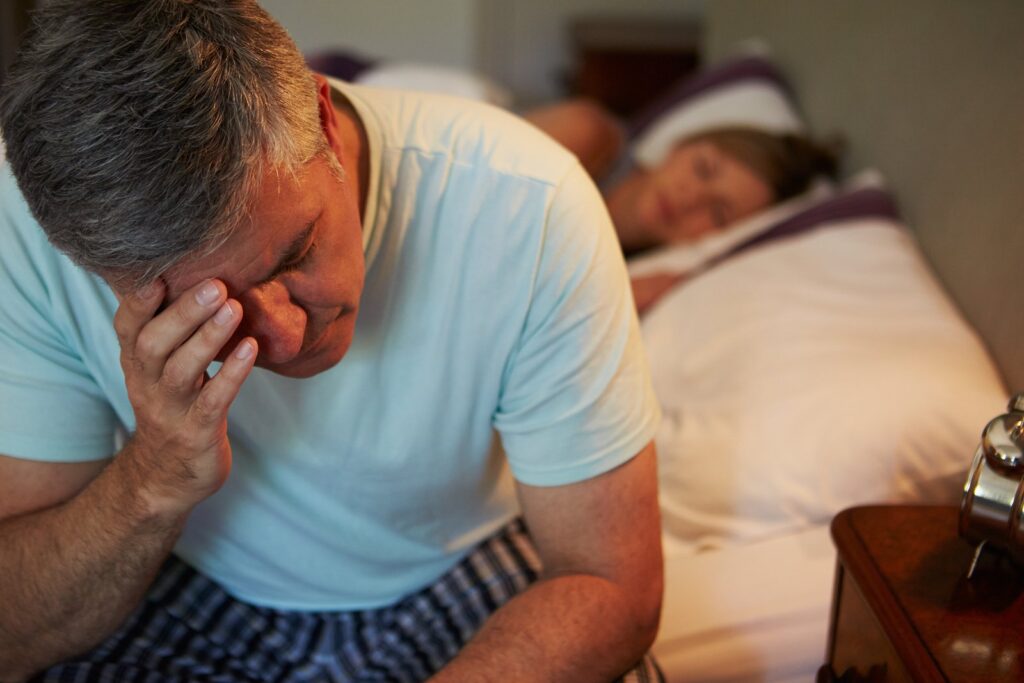 Điều chỉnh chế độ dinh dưỡng hợp lý sẽ cải thiện tình trạng mất ngủ ở người cao tuổi