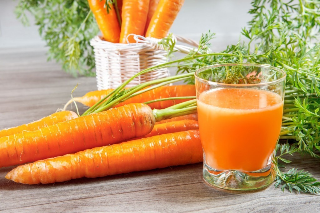 Cà rốt chứa nhiều vitamin rất tốt cho làn da, giúp chống nắng hiệu quả