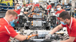 Sản xuất công nghiệp Đức - Pháp giảm do thiếu hụt nguồn cung