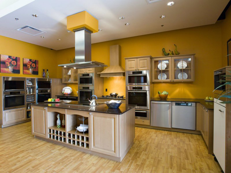 Phòng bếp sơn gam màu vàng